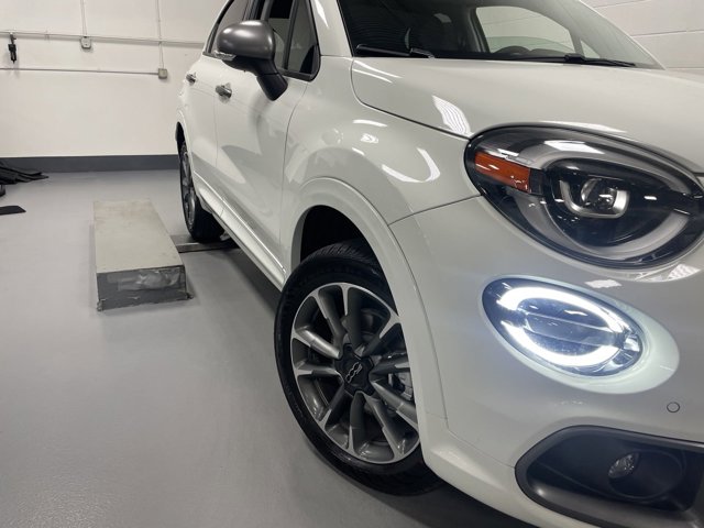 Vehicle image 3 of 16