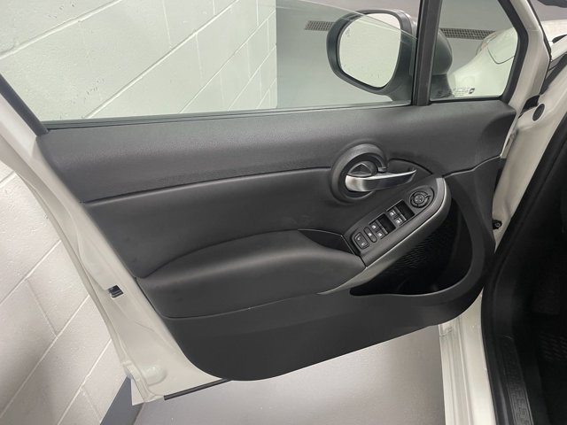 Vehicle image 14 of 16