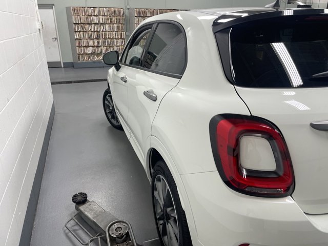 Vehicle image 13 of 16