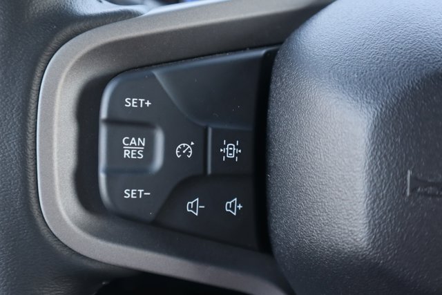 Vehicle image 17 of 32