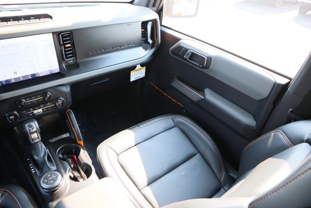 Vehicle image 29 of 32