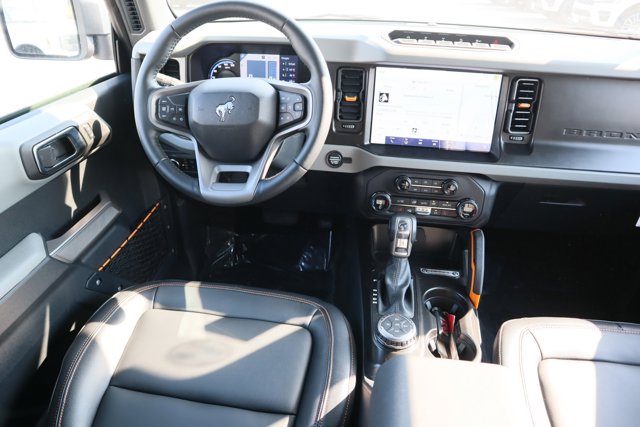 Vehicle image 28 of 32