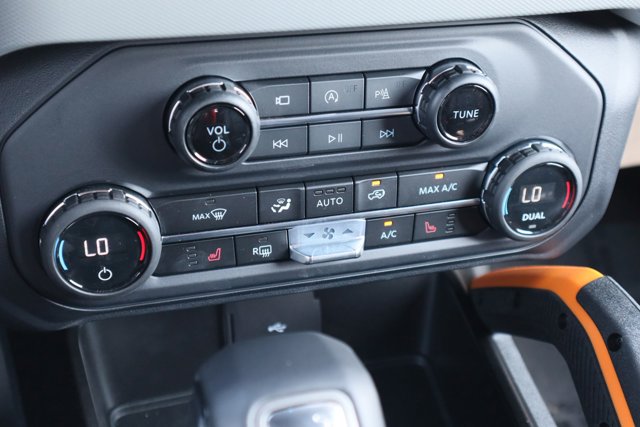 Vehicle image 23 of 32