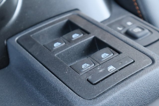 Vehicle image 27 of 32
