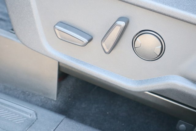 Vehicle image 31 of 32