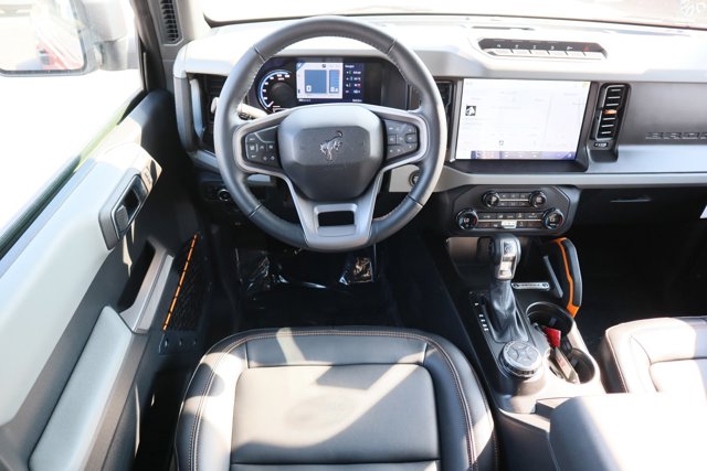 Vehicle image 21 of 32