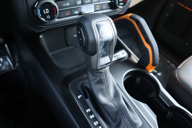 Vehicle image 25 of 32