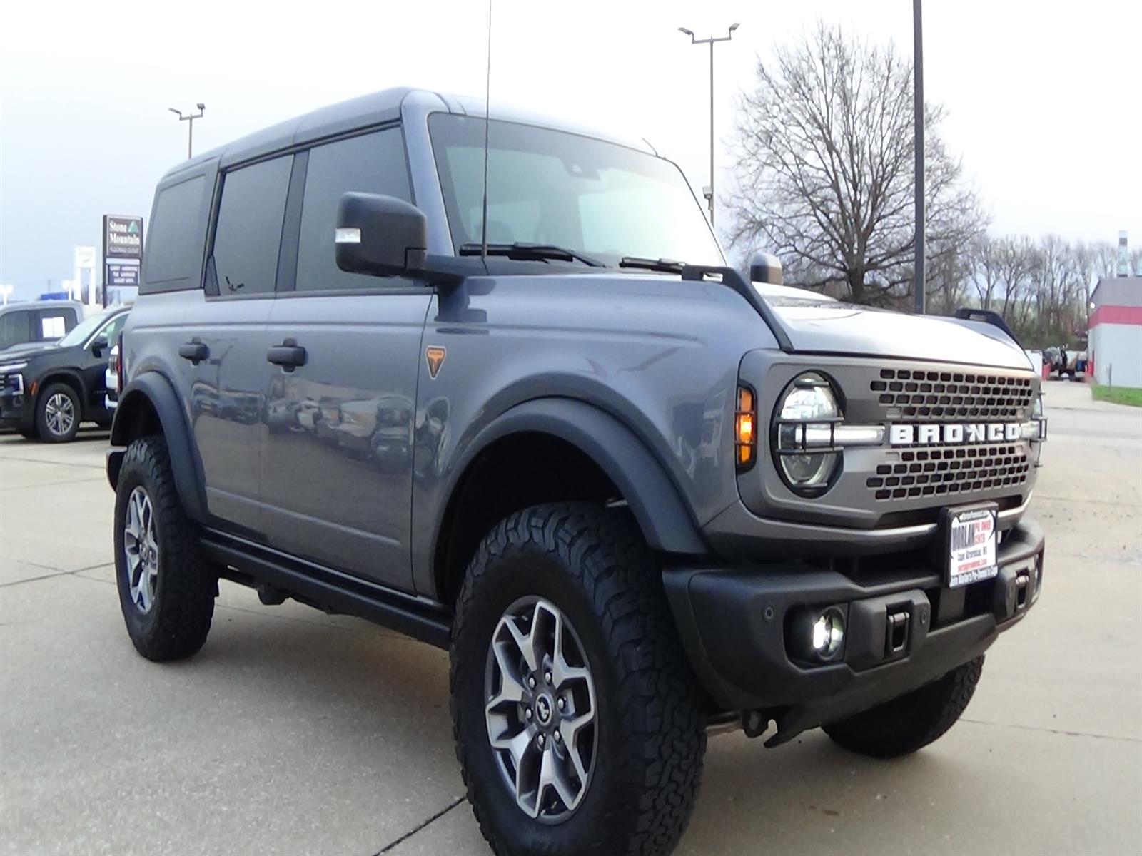 2023 Ford Bronco Badlands Image 3 of 25