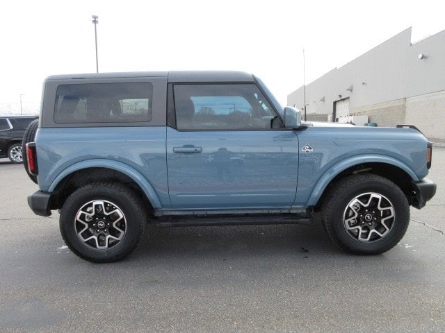 Vehicle image 4 of 27