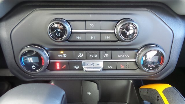 Vehicle image 17 of 24