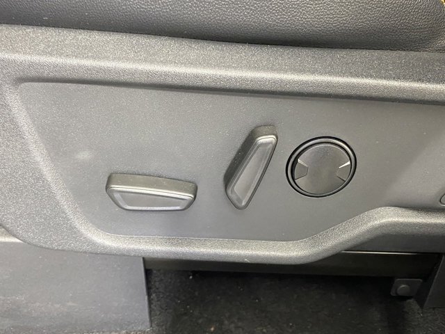 Vehicle image 17 of 20