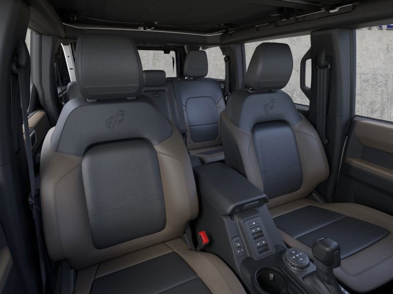 Vehicle image 10 of 32