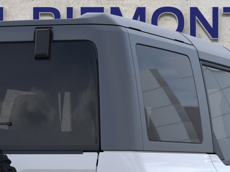 Vehicle image 25 of 32