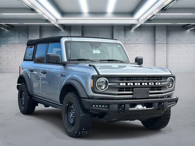 2023 Ford Bronco Black Diamond Image 2 of 19