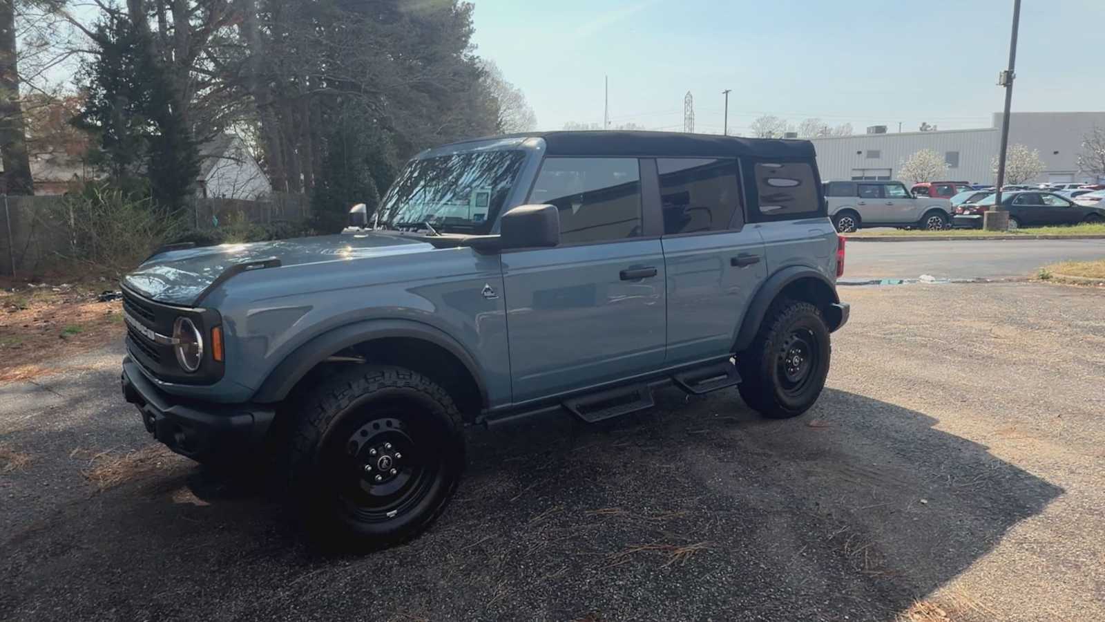 2023 Ford Bronco Black Diamond Image 2 of 25