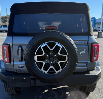 2023 Ford Bronco Outer Banks Image 2 of 10
