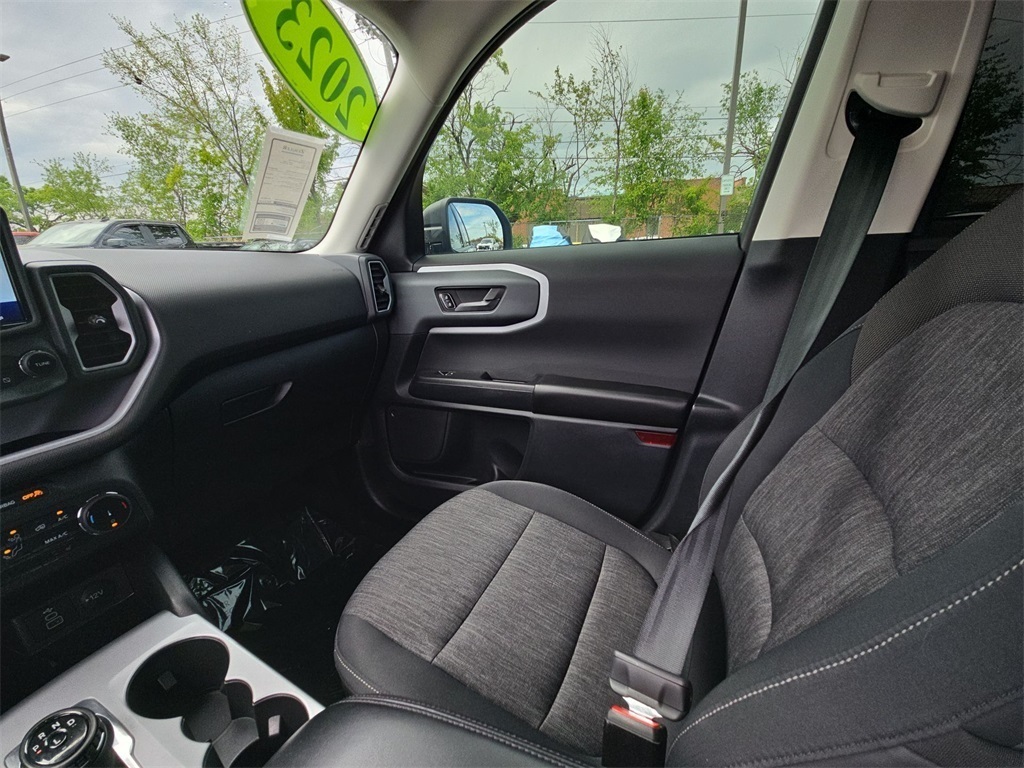 Vehicle image 37 of 40