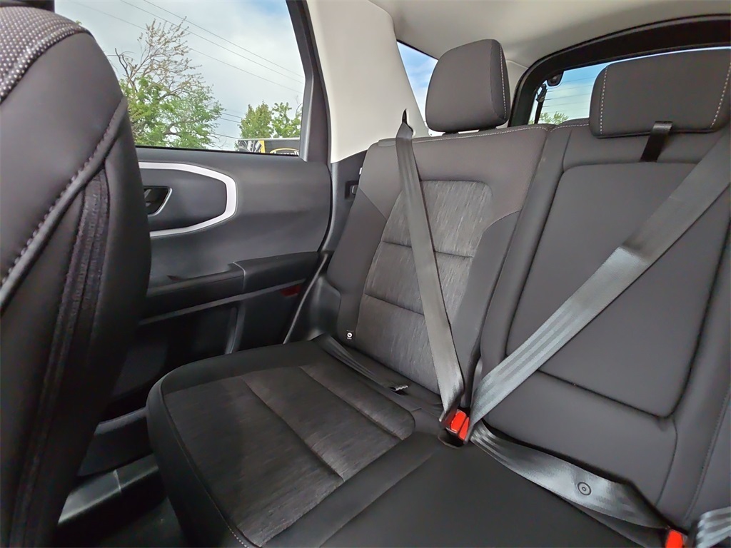Vehicle image 16 of 40