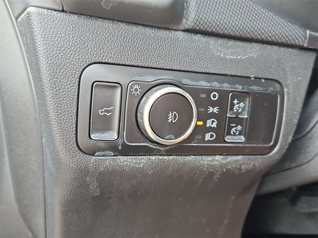 Vehicle image 36 of 40