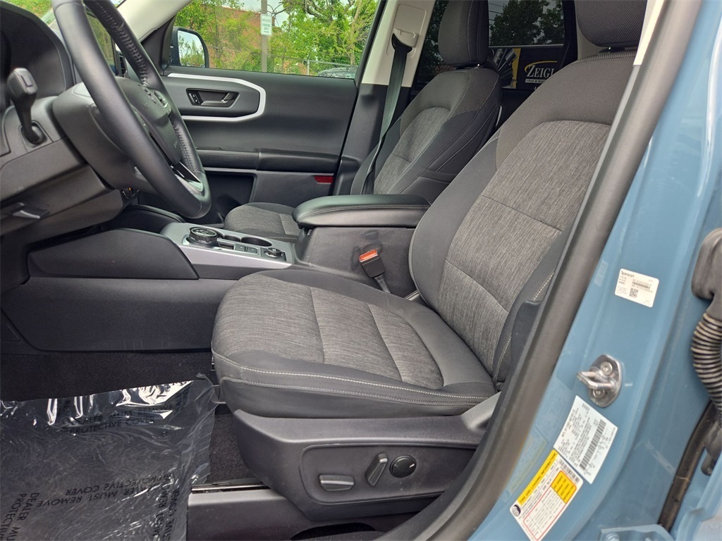 Vehicle image 18 of 40