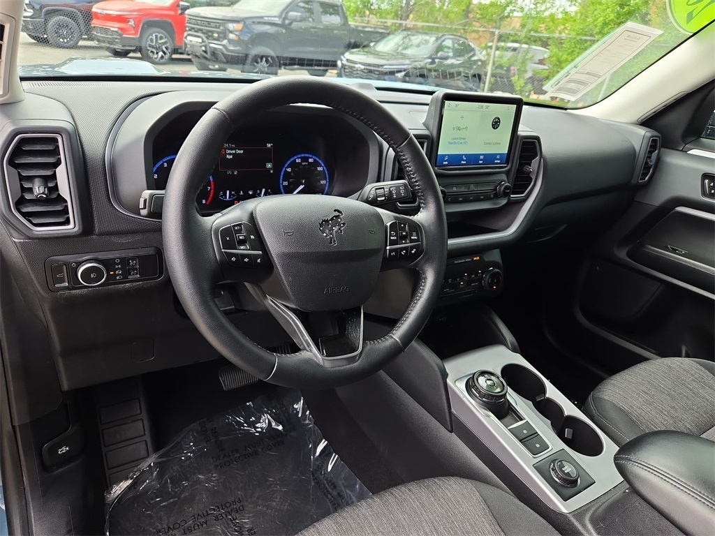 Vehicle image 21 of 40