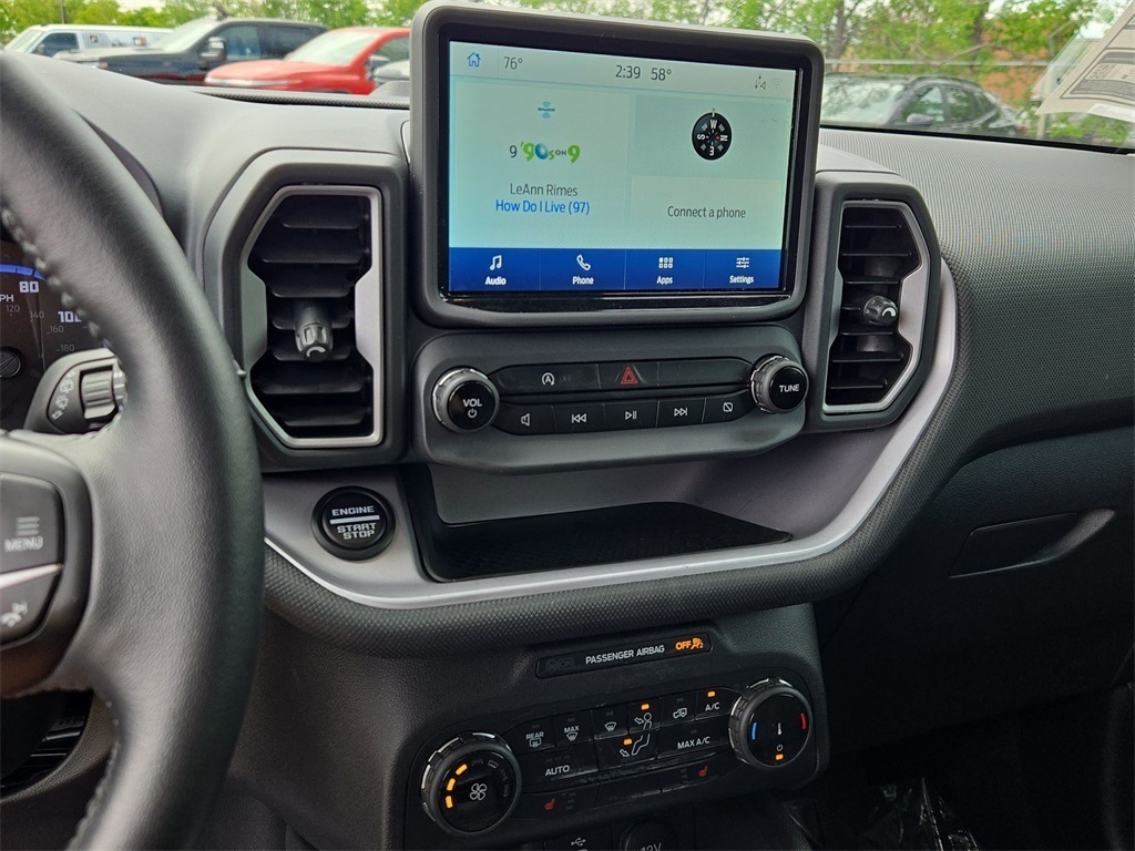 Vehicle image 27 of 40