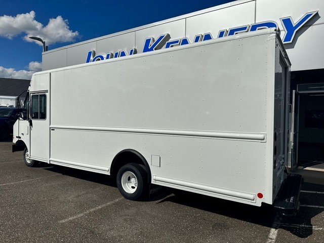 Vehicle image 5 of 9