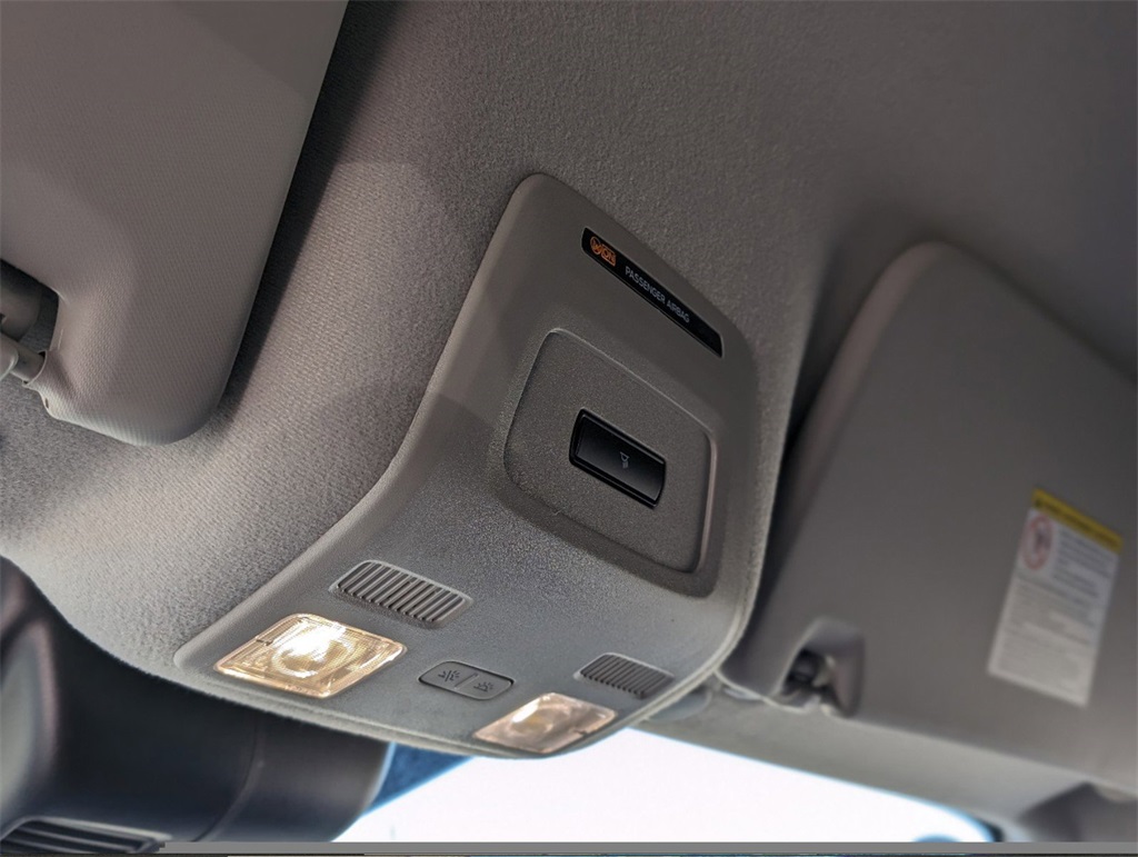 Vehicle image 26 of 32