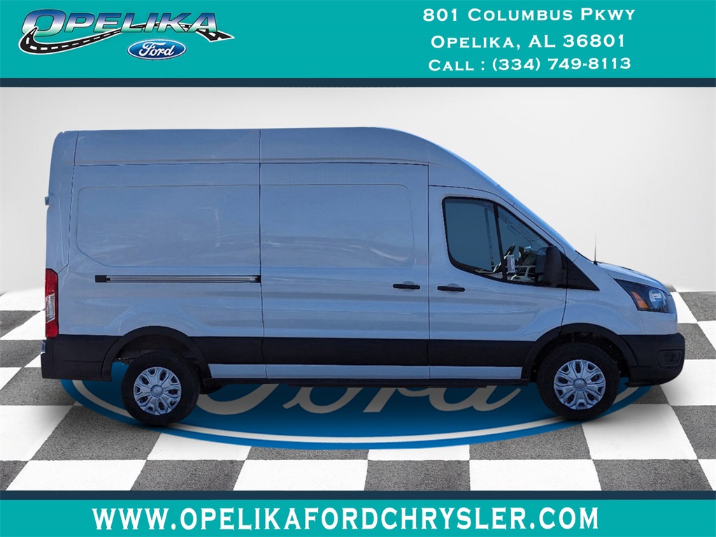 Vehicle image 4 of 32