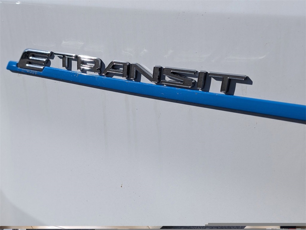 Vehicle image 10 of 32