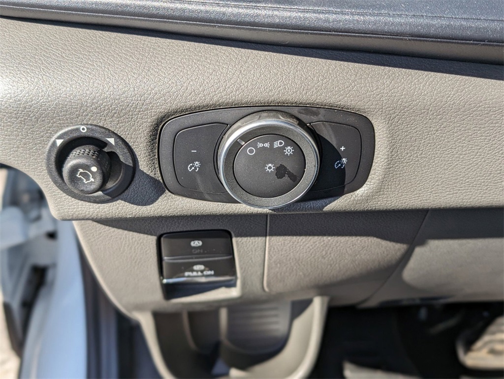Vehicle image 19 of 32