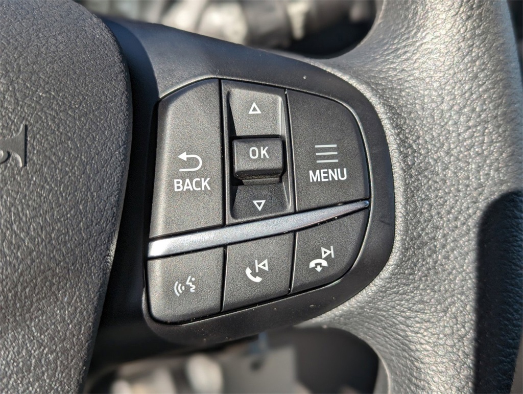 Vehicle image 21 of 32