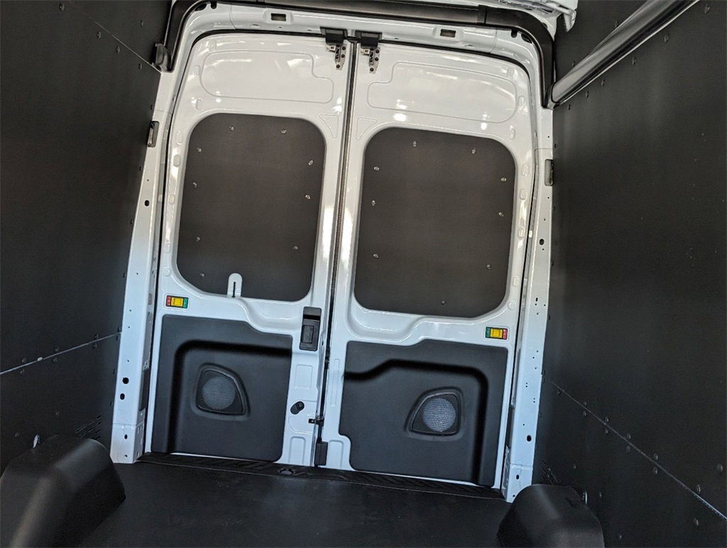 Vehicle image 29 of 32