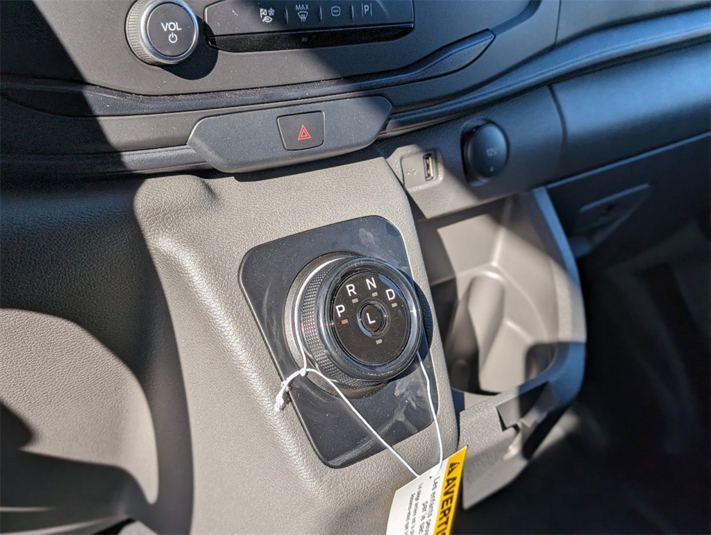 Vehicle image 24 of 32
