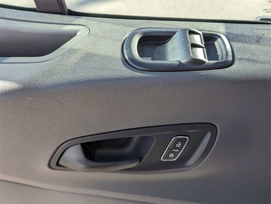 Vehicle image 18 of 32