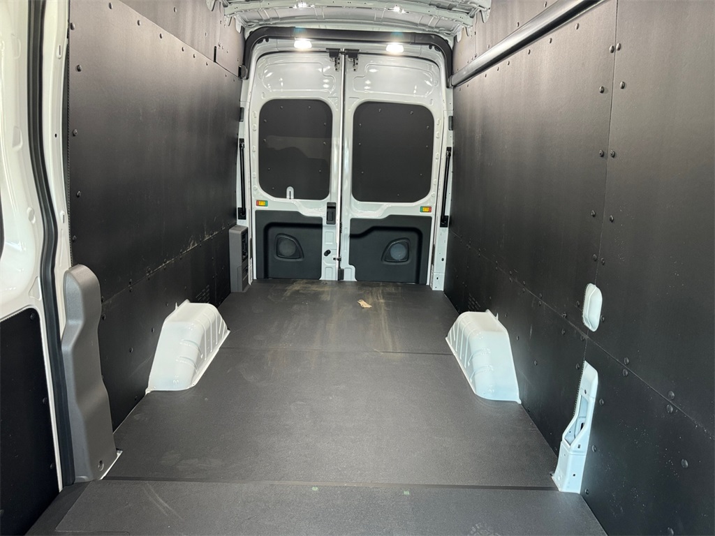 Vehicle image 13 of 24