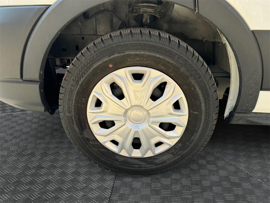 Vehicle image 14 of 24