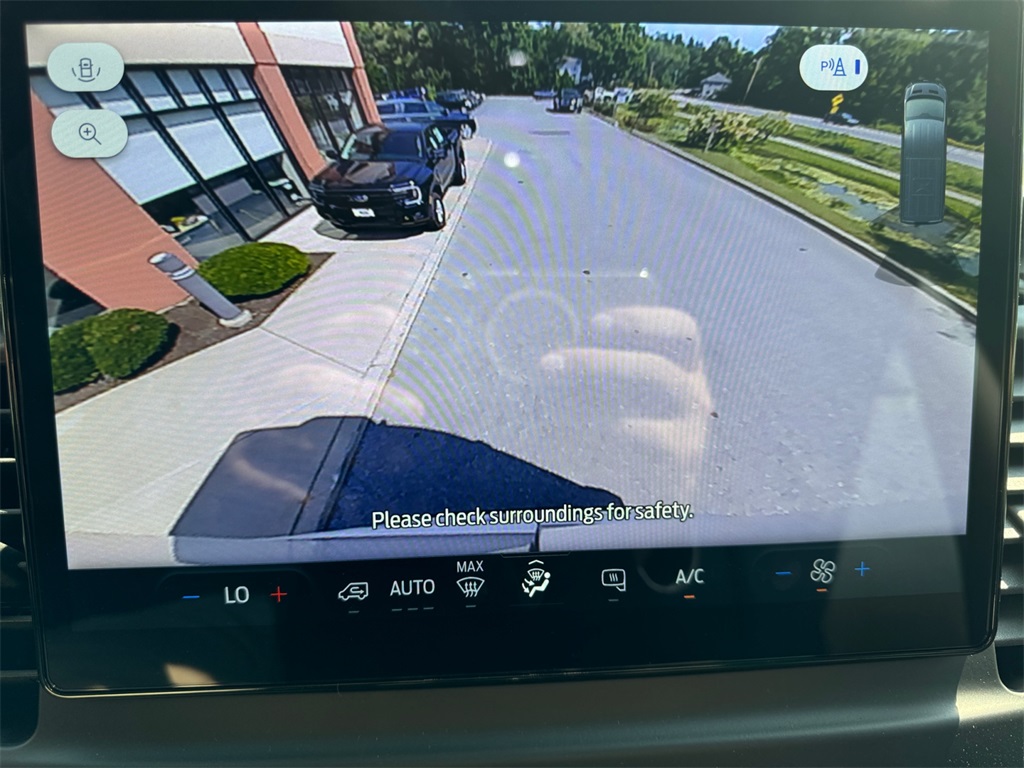 Vehicle image 21 of 24