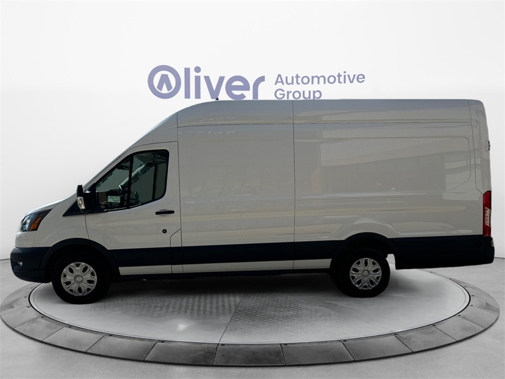 Vehicle image 8 of 24