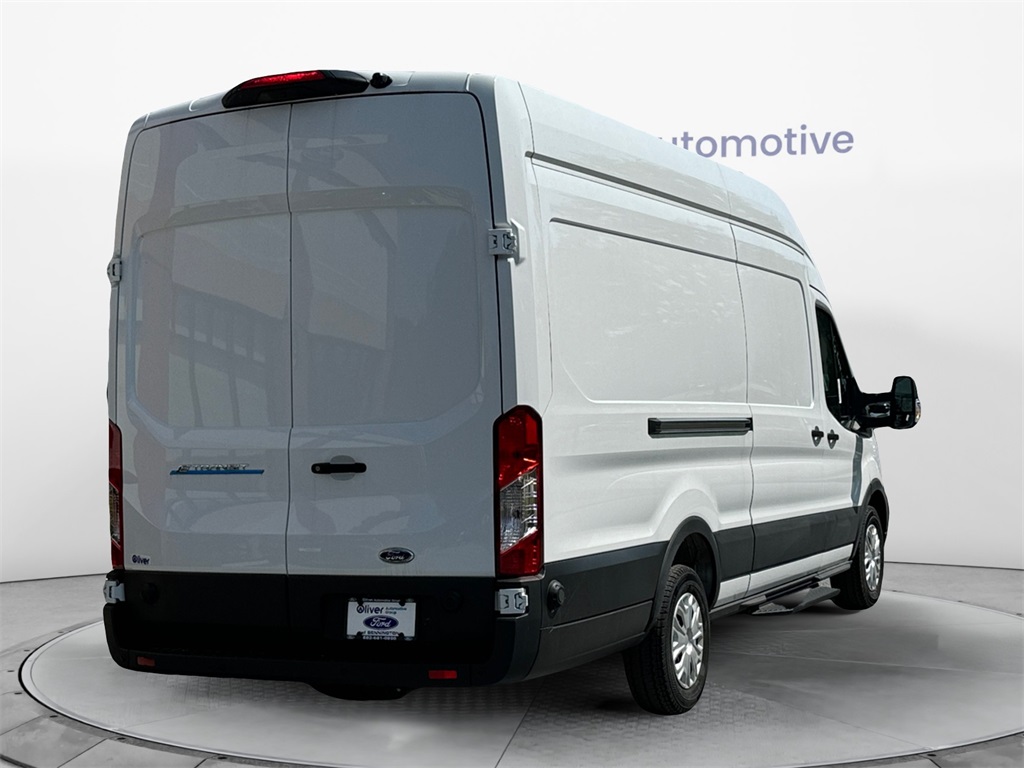Vehicle image 5 of 24