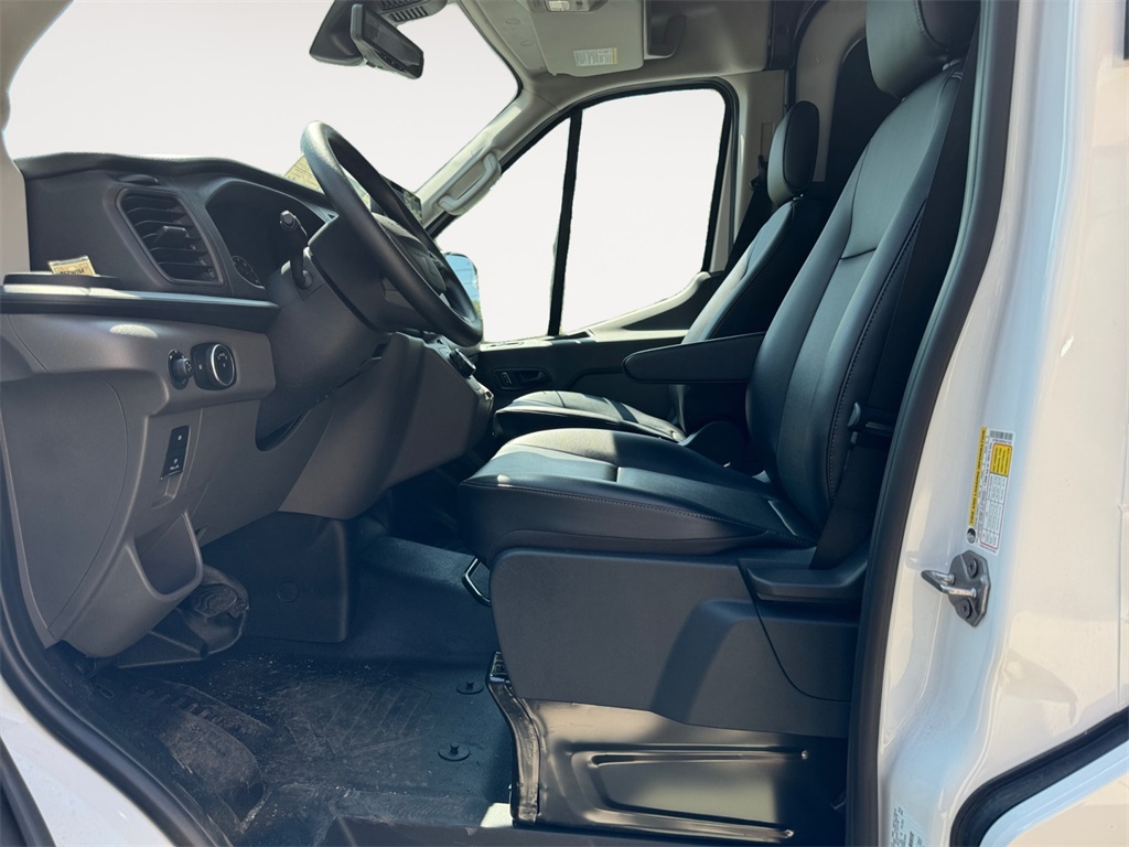 Vehicle image 9 of 24