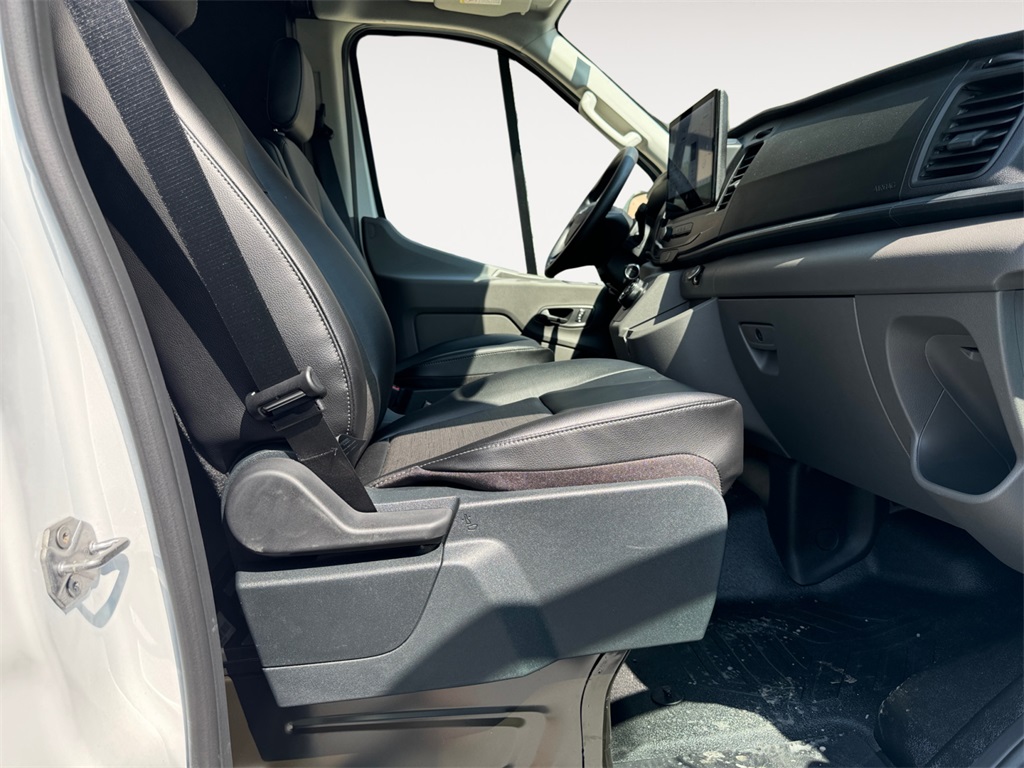 Vehicle image 15 of 24