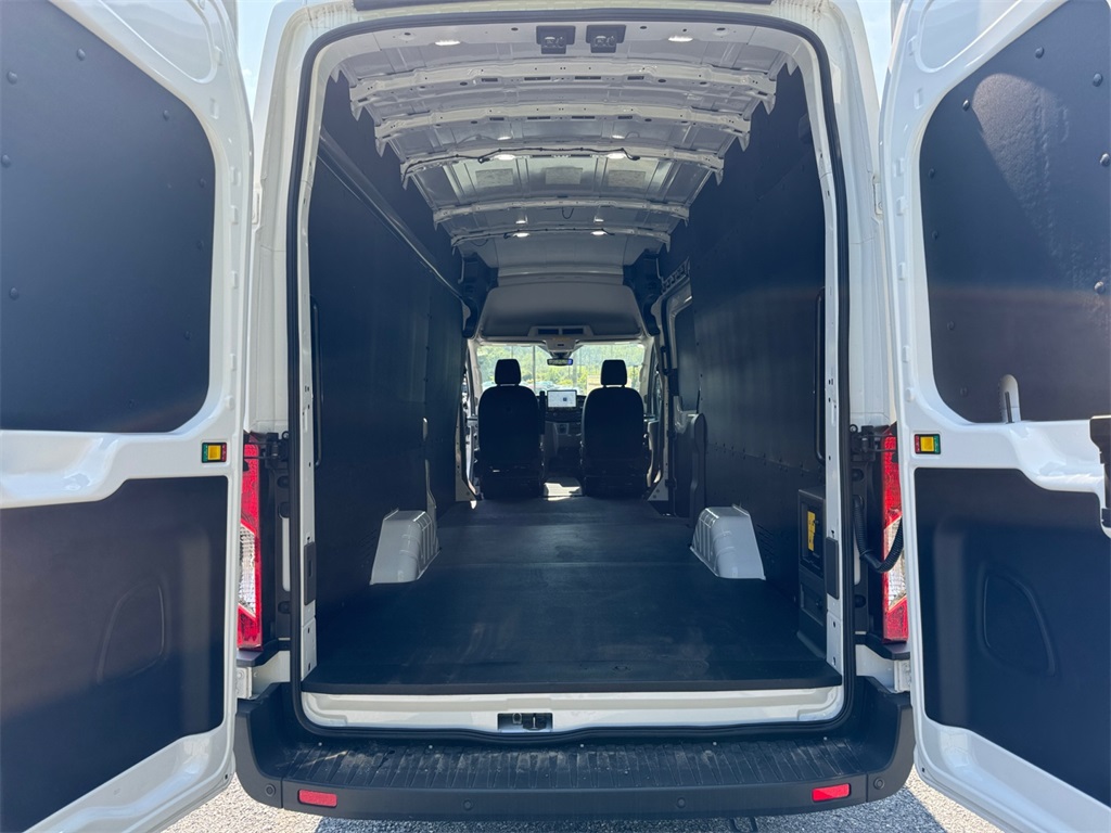 Vehicle image 22 of 24