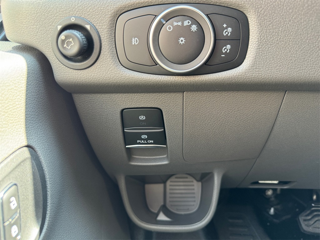 Vehicle image 19 of 24