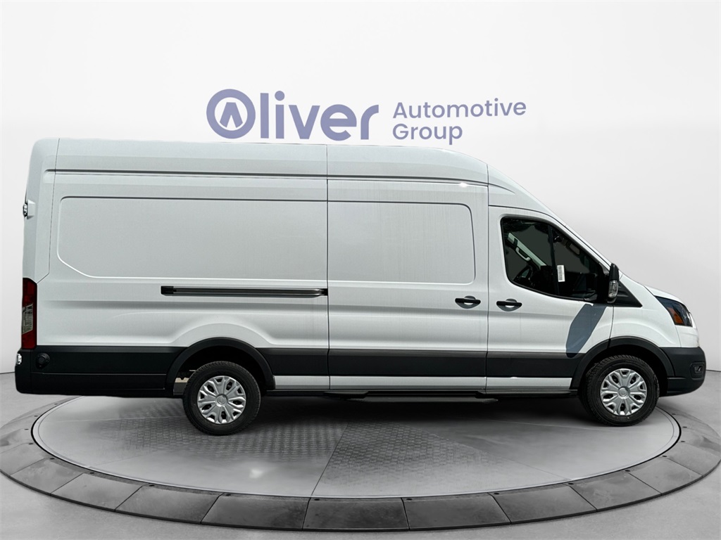 Vehicle image 4 of 24
