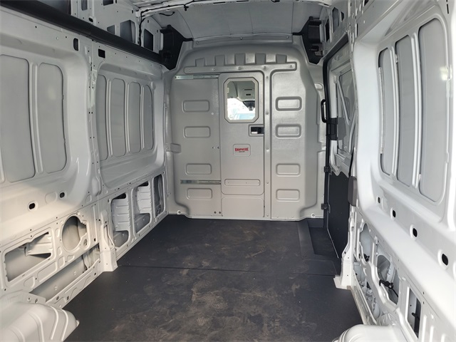 Vehicle image 4 of 6