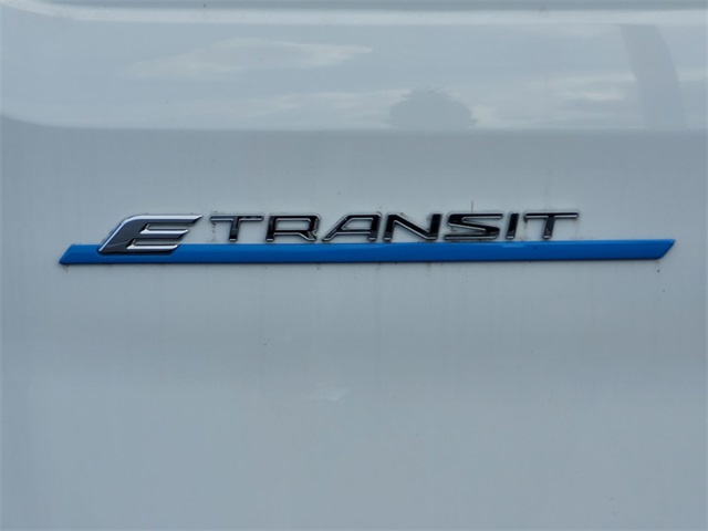 Vehicle image 5 of 6