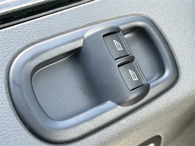 Vehicle image 31 of 39