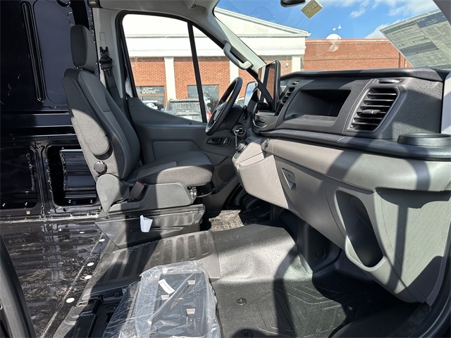 Vehicle image 17 of 39