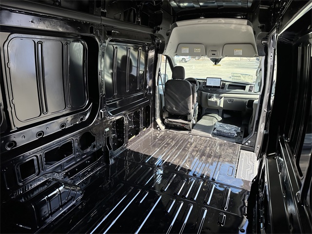 Vehicle image 15 of 39